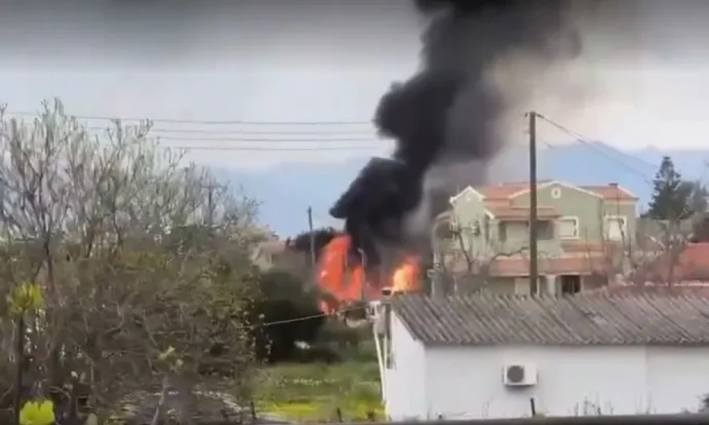 Φωτιά σε χώρο ξενοδοχείου από καύση υλικών στην Κέρκυρα - Κινητοποίηση της Πυροσβεστικής (βίντεο)
